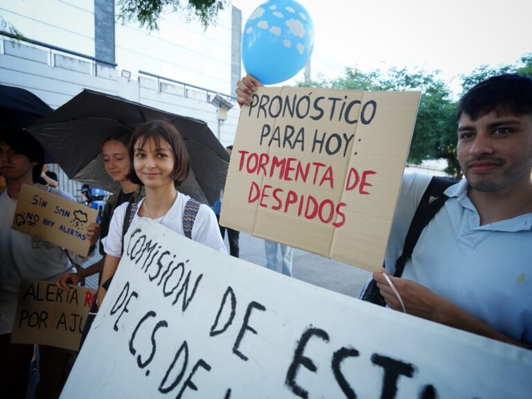 Alertan sobre 240 despidos y sus posibles efectos en servicios claves
