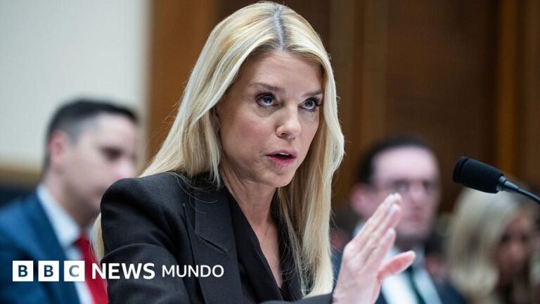 Trump destituye a Pam Bondi como fiscal general de EE.UU.