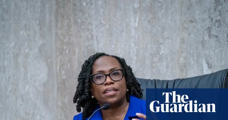 Ketanji Brown Jackson critica las órdenes pro-Trump de los jueces conservadores