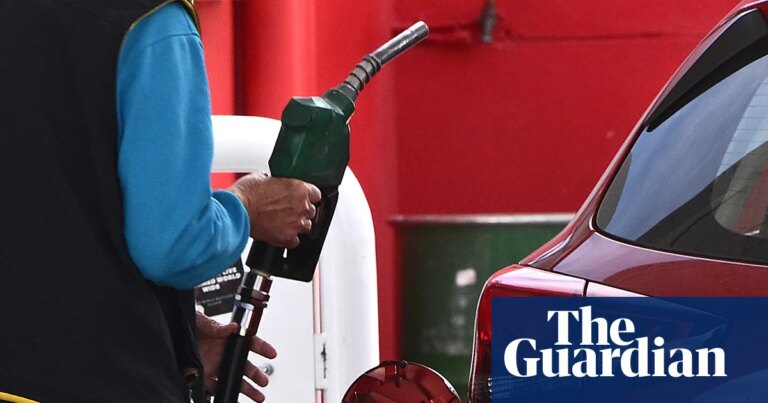 Casi 100 estaciones de servicio en NSW multadas con $1,100 por precios de combustible engañosos durante la crisis de suministro
