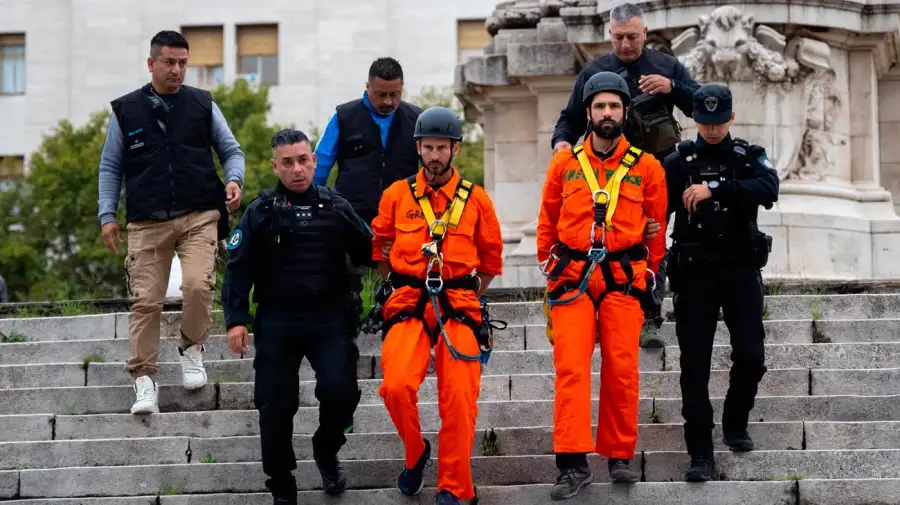 Protesta de Greenpeace contra la Ley de Glaciares