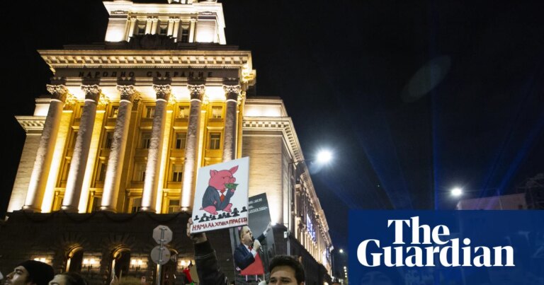 Bulgaria vota mientras el ex presidente pro-ruso lidera encuestas