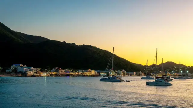 Vista del mar y los buques