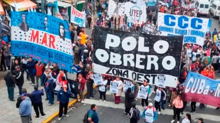 Protestas en aumento por la reducción de un millón de planes sociales
