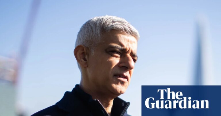 Sadiq Khan exige medidas más firmes contra la ‘economía del escándalo’ en redes sociales