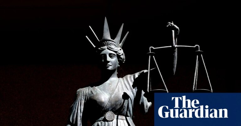 Niña de 13 años buscó castigo tras atropellar a un ciclista con auto robado, revela tribunal en Melbourne