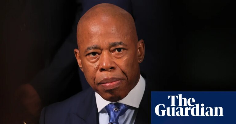 Eric Adams, exalcalde de Nueva York, consigue la ciudadanía albanesa