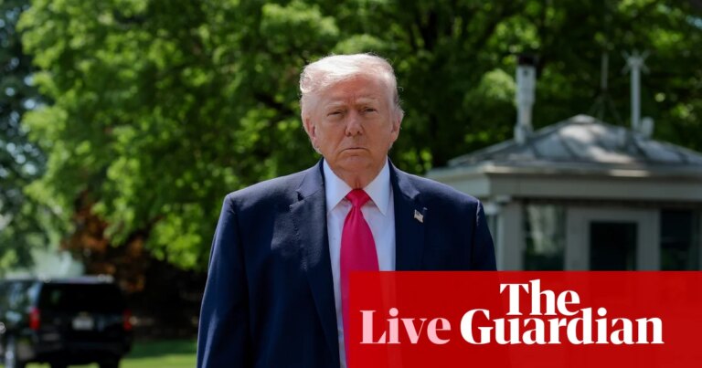 Trump’s Approval Rating on Economy Plummets to 30%, Según Nueva Encuesta
