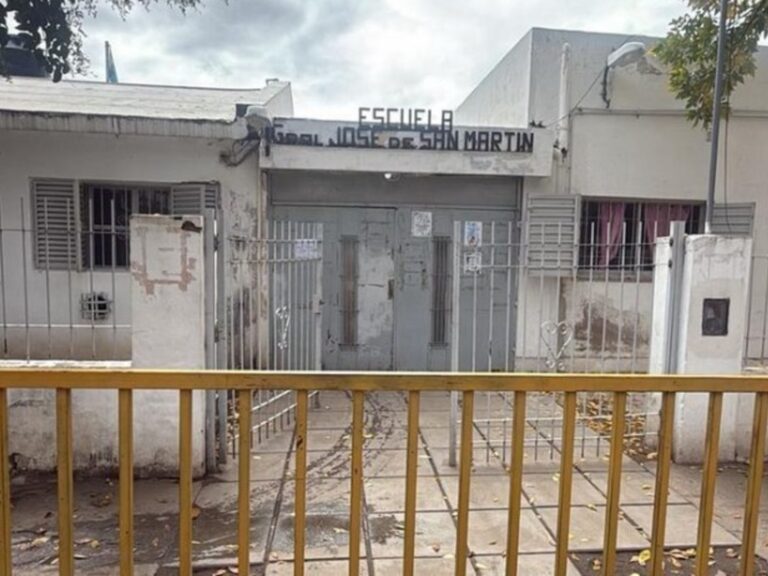Tragedia en la escuela: niño de 11 años muere mientras jugaba a la pelota