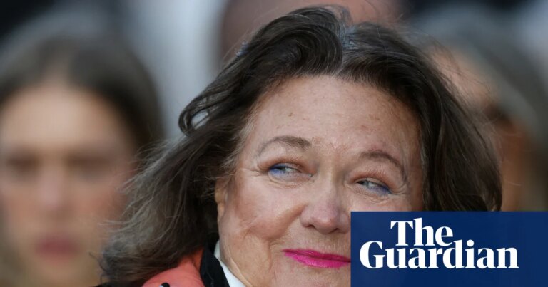 Gina Rinehart propone supervisar las redes sociales de inmigrantes en su discurso en el memorial de Anzac