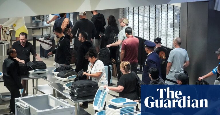 Senador critica nueva política de seguridad en aeropuertos: «Es imprudente»