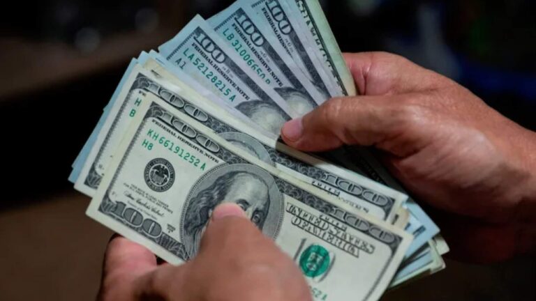 Dólares al Olvido: ¿Por qué se devaluan y qué opciones tienes?