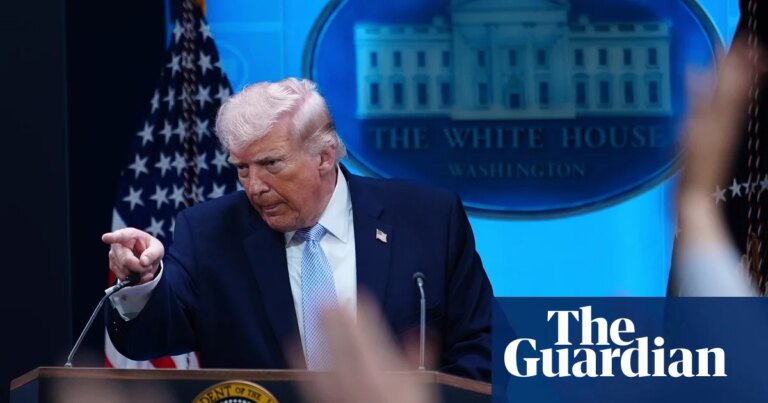 Trump amenaza con encarcelar a periodista para revelar fuente de informe sobre segundo aviador desaparecido