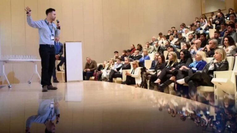 Con solo USD 400, una startup argentina conquista 19 países con IA empresarial