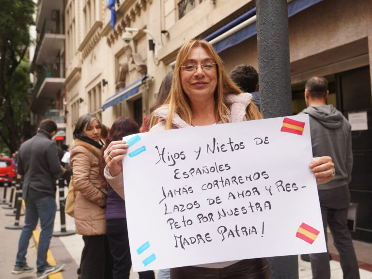 España regulariza a extranjeros sin papeles: requisito clave y beneficios para argentinos
