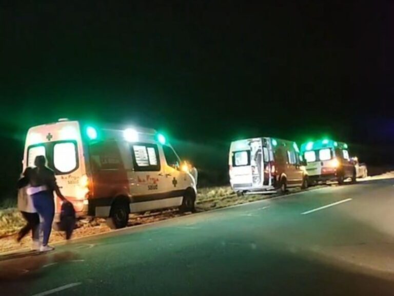 Tragedia en La Rioja: joven fallece tras choque entre motos y camioneta