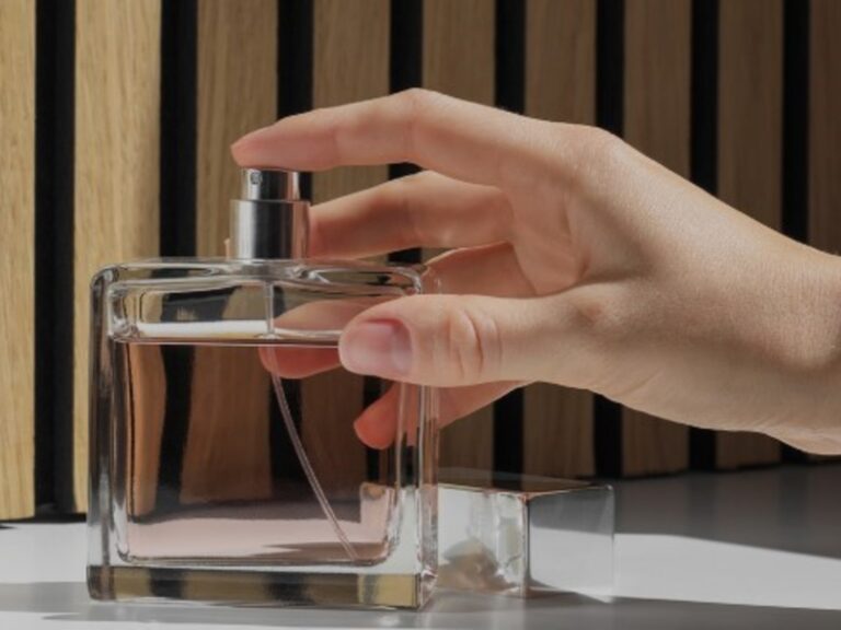 Prohibieron la venta de un lote de perfume por fallas en su producción