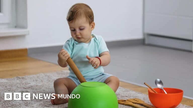 Entretenimiento sin pantallas: 5 tips para que tu bebé se divierta solo