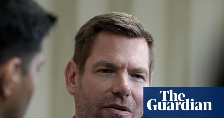 Presión sobre Swalwell para abandonar su candidatura a gobernador de California tras acusaciones de abuso sexual