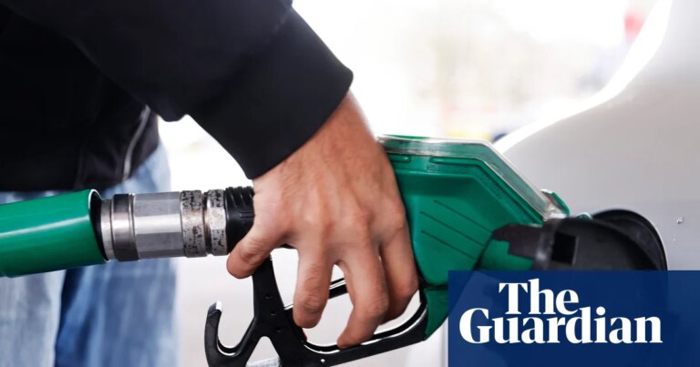 Incremento en ventas minoristas: los conductores británicos abastecen combustible