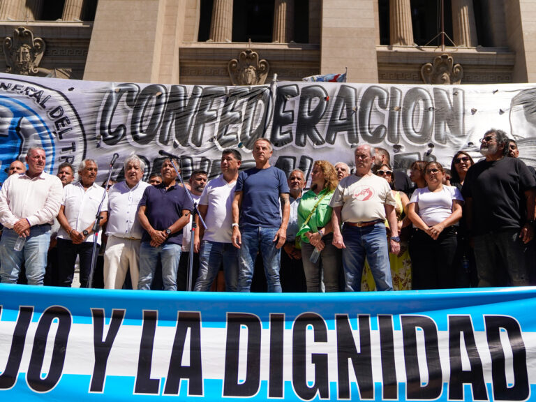 Marcha de la CGT por el Día del Trabajador: Horarios, cortes y últimas noticias en vivo desde Plaza de Mayo