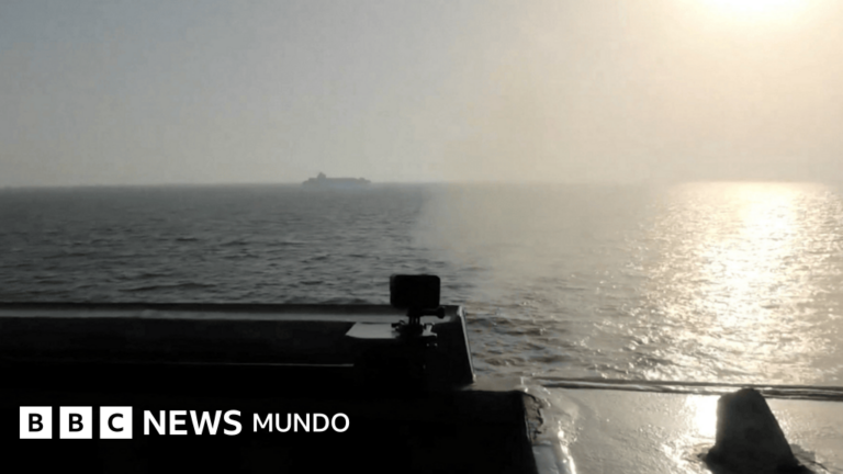 EE. UU. intercepta barco iraní en el golfo de Omán; Teherán amenaza con represalias