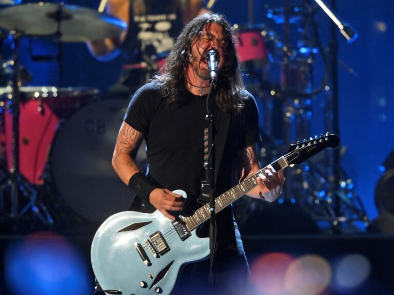 Foo Fighters y la Catarsis de Dave Grohl: Explorando ‘Your Favorite Toy’ Tema a Tema