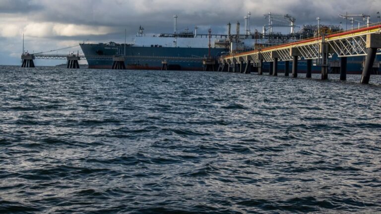 Colombia reconsidera su demanda energética por la guerra en Irán