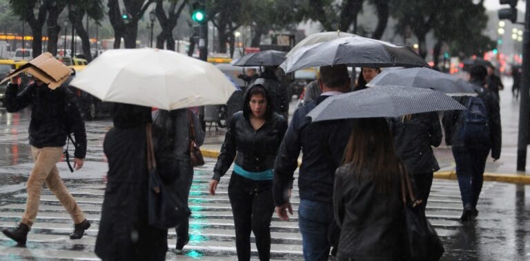 Tras las lluvias, Buenos Aires se prepara para fuertes vientos