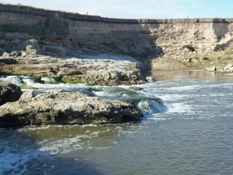 Descubre el encantador pueblo de Buenos Aires: cascadas y serenidad para jubilados