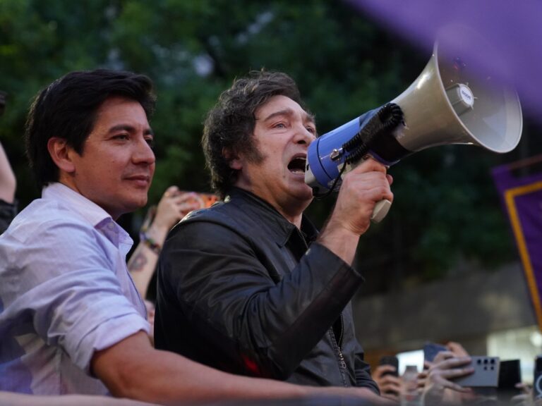 Milei viaja al Reino Unido: se reunirá con el premier, un líder de derecha y Mick Jagger