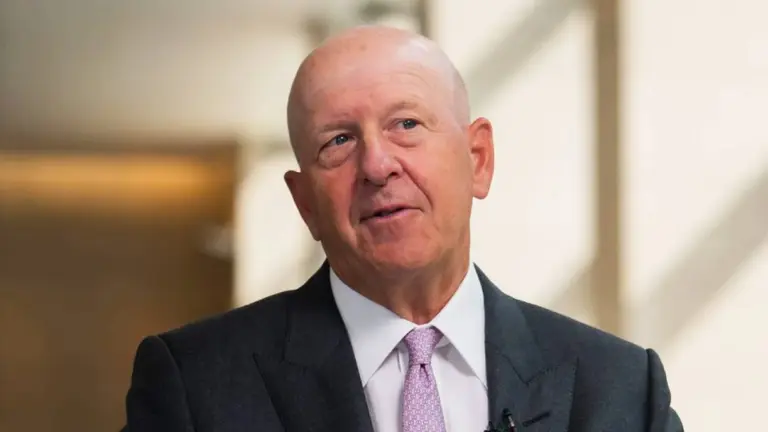 Alerta global de Goldman Sachs: por qué la economía de EE.UU. está 'a un solo tuit' de la recesión