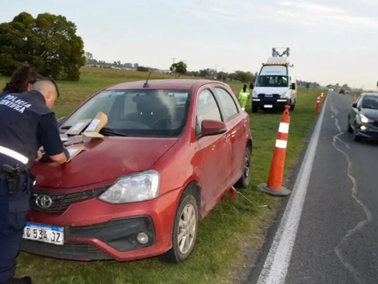 Tragedia en La Plata: Camión arrolla a alumno mientras cambia una rueda pinchada
