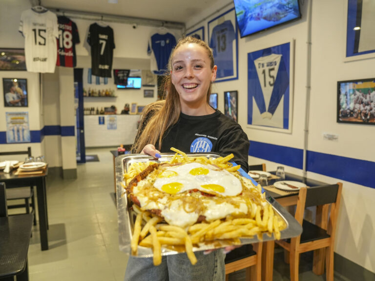 Descubre el nuevo bodegón en Villa Pueyrredón: ¡milanesas tamaño pizza y platos gigantes para compartir!