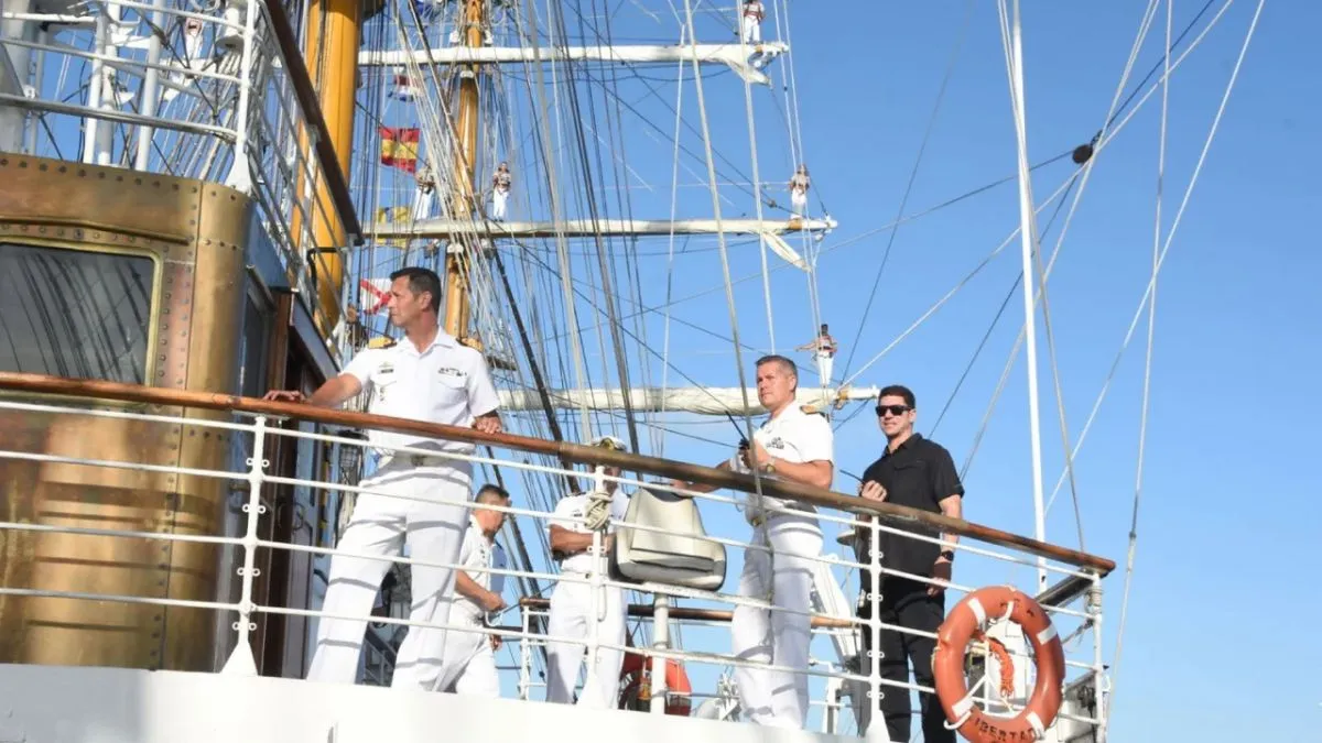 La Fragata ARA Libertad en su 54.º viaje