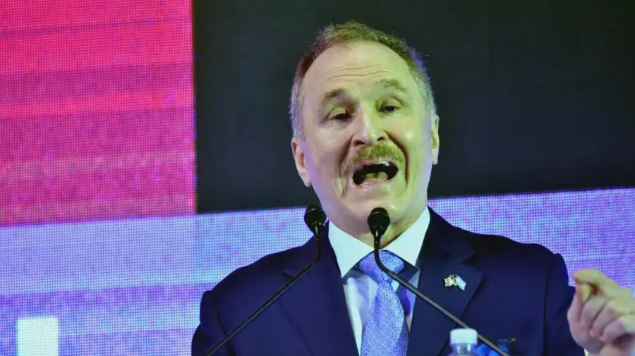 Peter Lamelas en AmCham Summit 2026