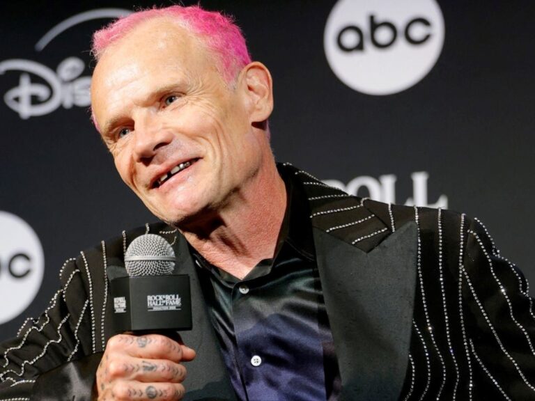Flea de Red Hot Chili Peppers sorprende con su nuevo disco de jazz como trompetista