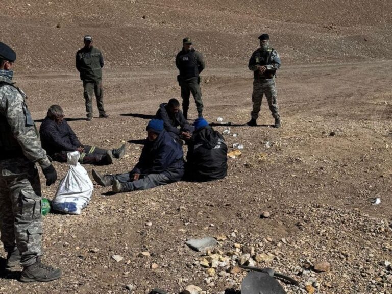 Cuatro mineros chilenos arrestados por llevarse oro de Argentina