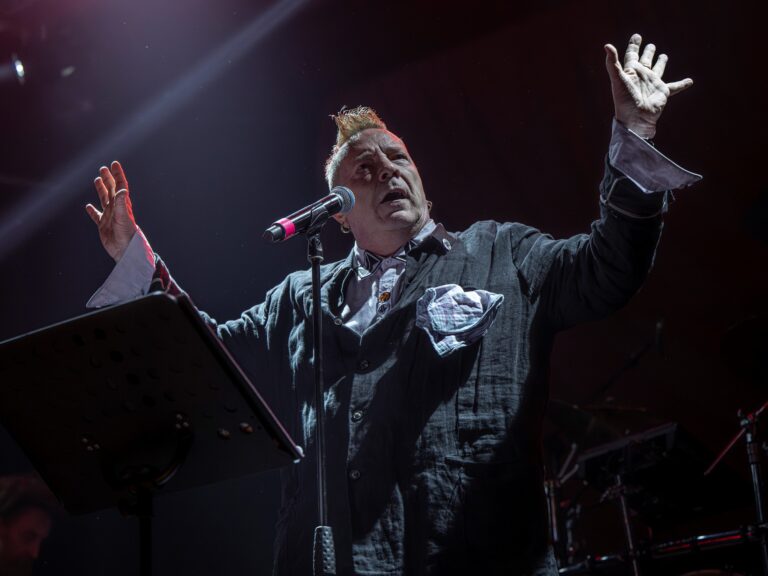 John Lydon, el provocador de los Sex Pistols, regresa redimido a Argentina con PIL en un show inolvidable