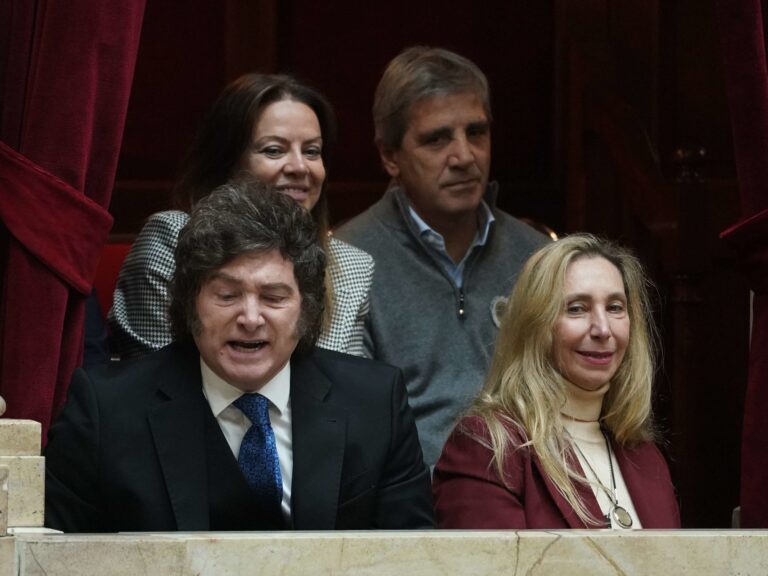 Javier Milei en Vivo: "Basuras inmundas" – Insultos a periodistas tras el paso de Adorni por el Congreso.