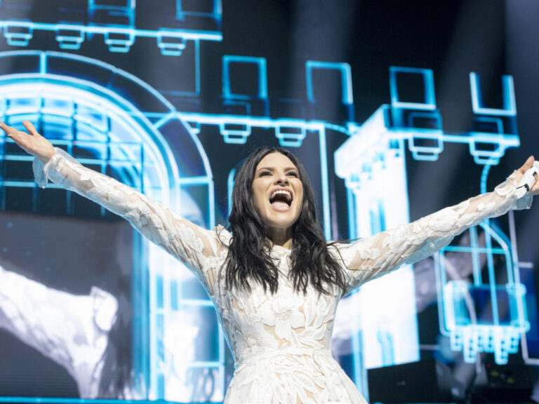 Laura Pausini deslumbra con Fito Páez en su show más ambicioso: tres horas de música y una colección de diez vestidos
