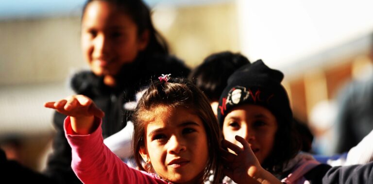 Desigualdad en la Calidad de Vida: Mejora para Niños de Clase Baja y Deterioro en la Clase Media