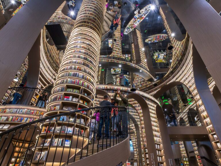 Las 9 librerías imprescindibles del mundo: de la infinita a la mágica