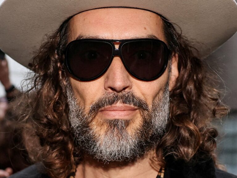 Russell Brand, ex de Katy Perry, confiesa ‘explotación sexual’ en relación con una menor de 16 años