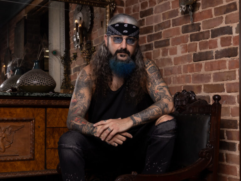 Mike Portnoy: Orgulloso padre y compositor que inspira a sus fans a dejar el alcohol