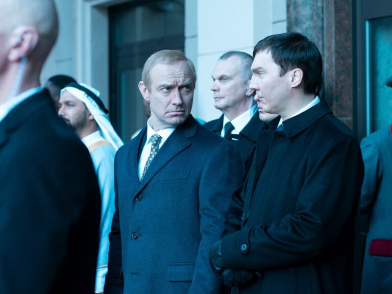 Jude Law se transforma en un intrigante Putin en ‘El mago del Kremlin’
