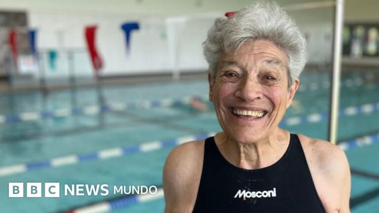 Una nadadora de 95 años rompe récords y sigue sorprendiendo
