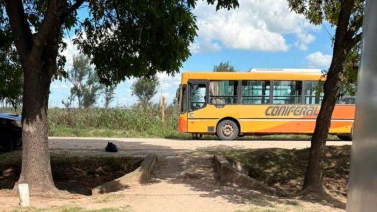 Reinicia el servicio de colectivos en los barrios del sudeste de Córdoba tras la reparación de la calle Calingasta