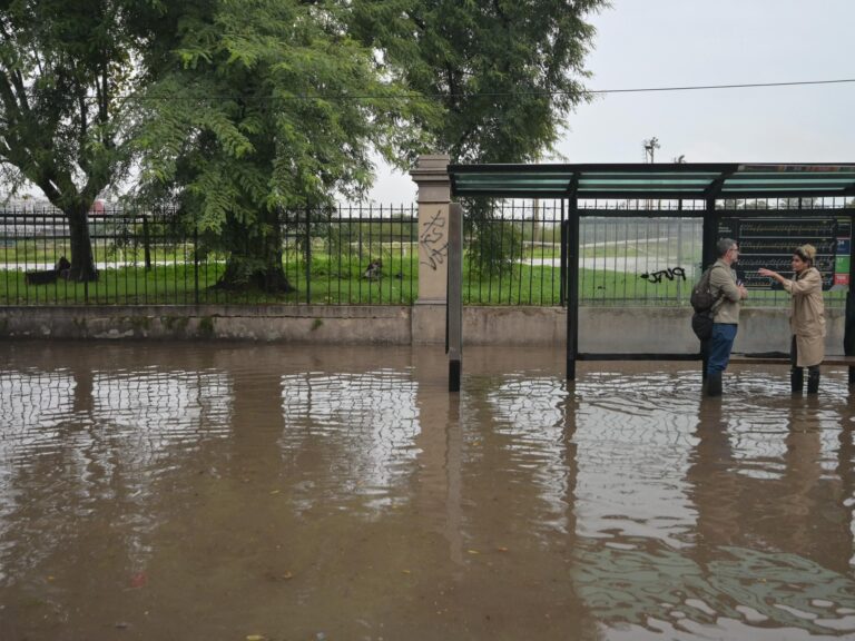 Tormenta Dispar: Lluvias Variadas por Barrios a Pocos Kilómetros