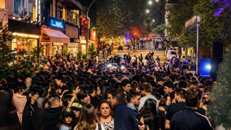Galerías y Peatonales: Comerciantes del Centro Luchan Contra la Crisis con Shows y Promociones en la 9 de Julio